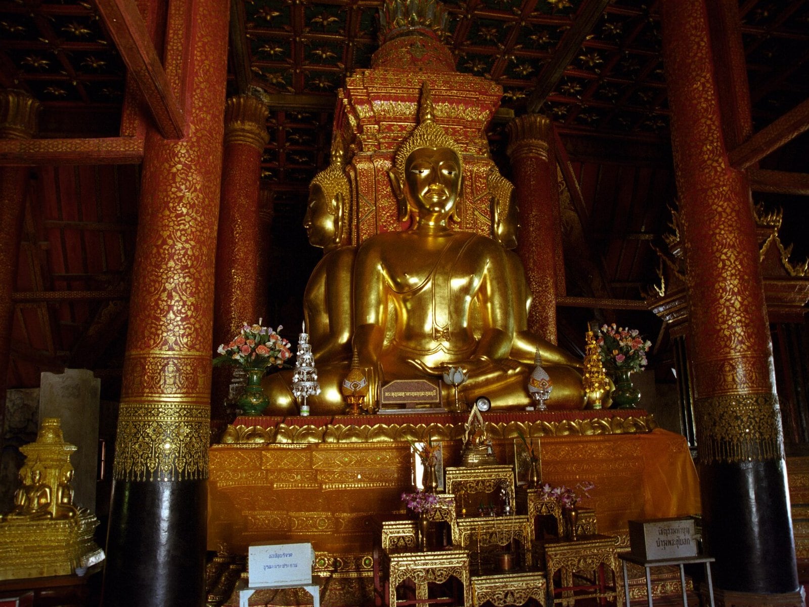A temple and old-town view in Nan